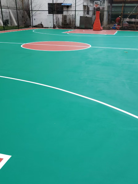 云浮 球场长期使用易出现地面开裂